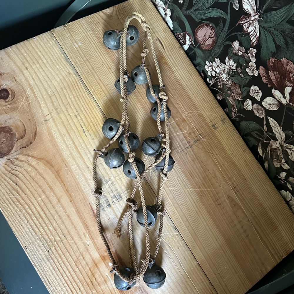 Antique Sleigh Bells solid metal 14 - Picture 2 of 8